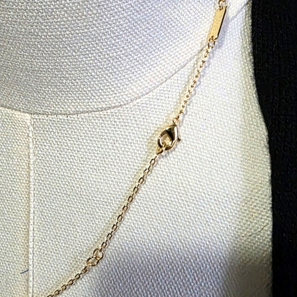 18K Gold Plated Elegant Lucky Clover Pendant Necklace - Picture 3 of 6